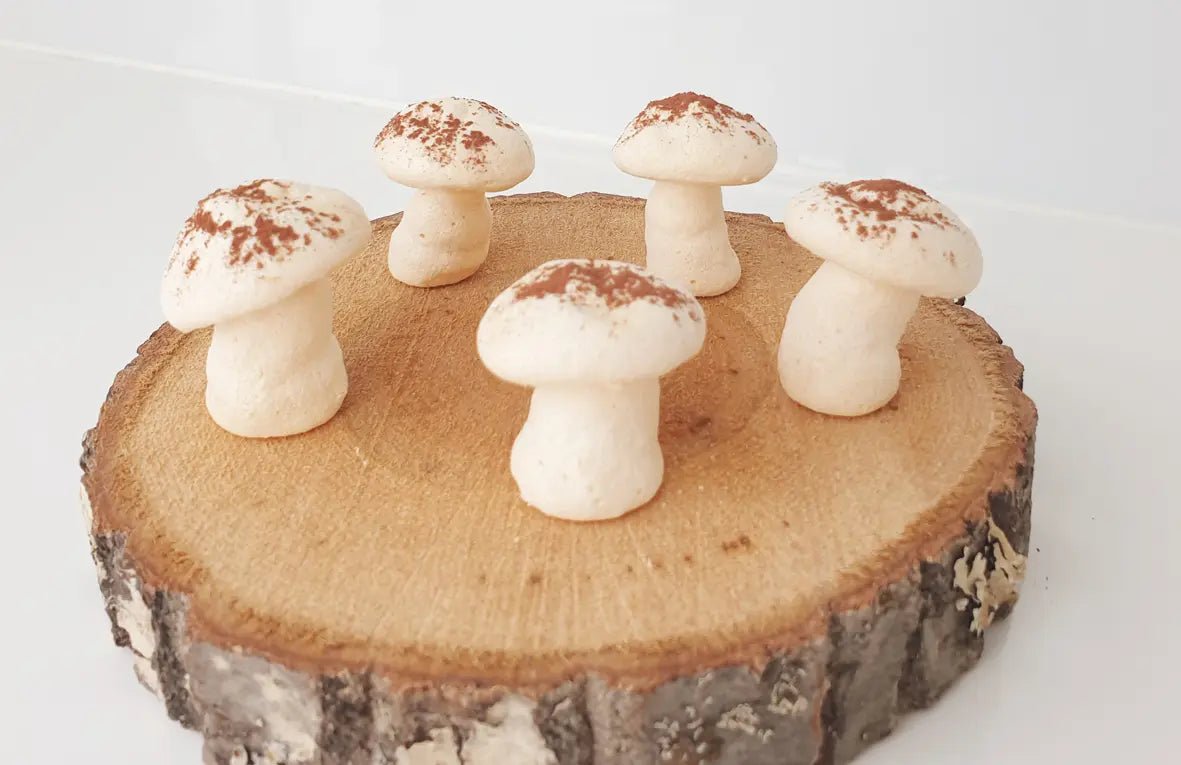 Meringues champignons pour décorer vos gâteaux d’anniversaire ! - TRESORS & confettis